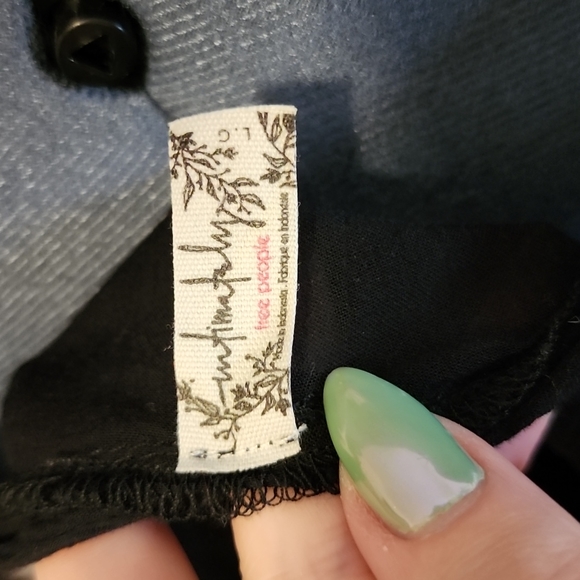 Free People black lettuce trim top, low cut - L - Picture 6 of 8